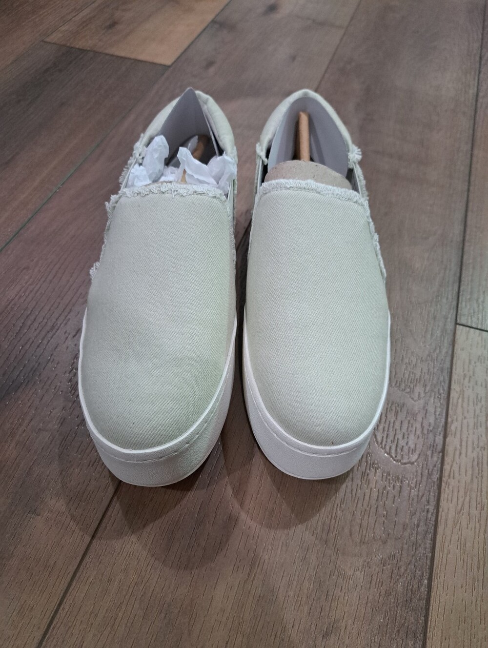 Vince Women Warren Fray Slip On Sneakers Pale Grey Fabric 9.5 M Fashion Shoes